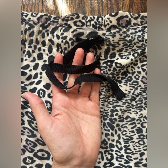 Natori Cheetah Lounge Pant - Picture 6 of 14